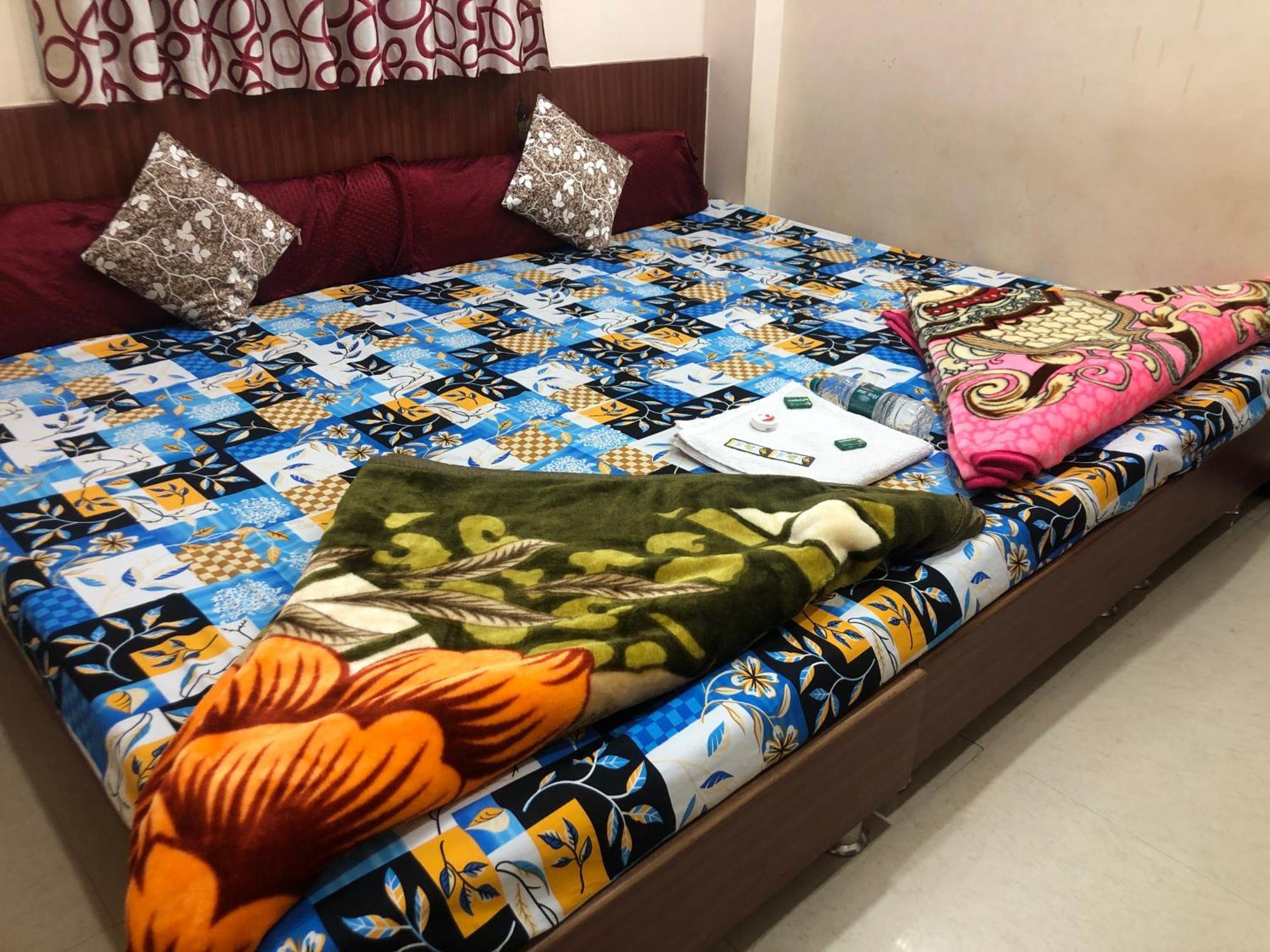 New Yanti Guest House Ujjain Ngoại thất bức ảnh